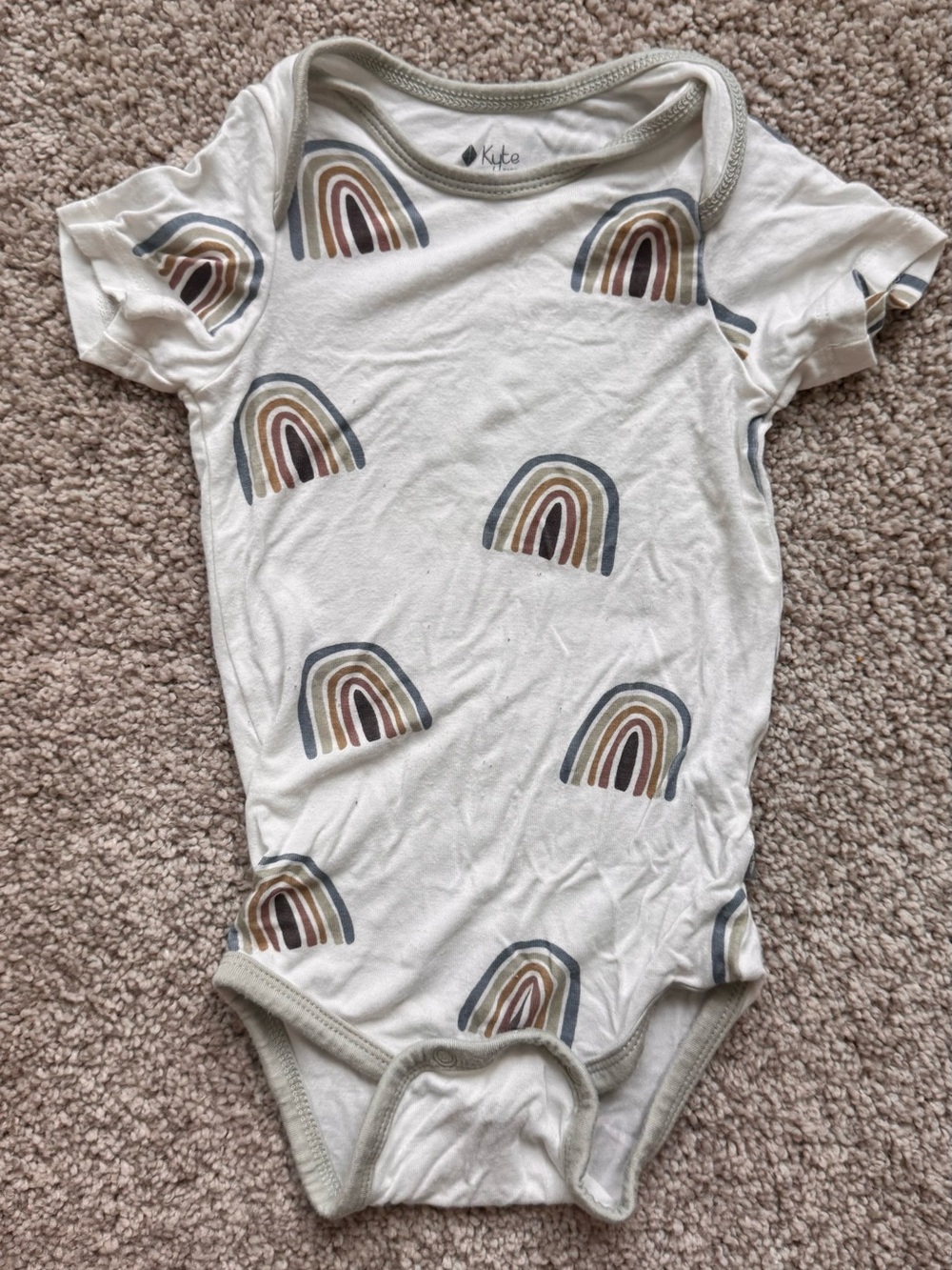 Kyte BABY Cream One-Piece with Neutral Rainbow Print